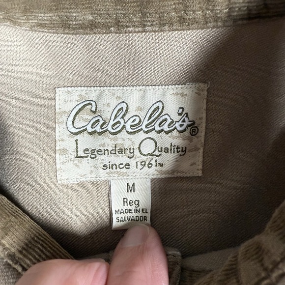 Cabelas Shirt Men's Medium Beige Pocket Flaps Long Sleeve Button Up‎ Work Wear - Picture 3 of 6